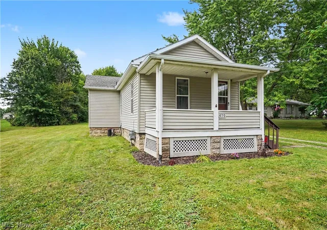 Photo 2 of Single family home for sale at 470 Secrist Ln, Girard, OH 44420 | MLS# 5227900 | Listing updated on 2026-09-26