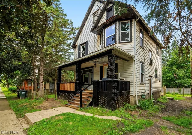 Photo 2 of Sale Pending at 105 W Harrison St, Alliance, OH 44601 | MLS# 5229913 | Listing updated on 2026-09-26