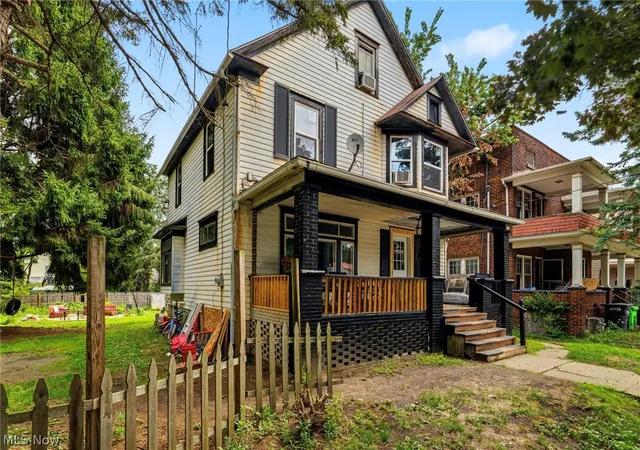 Photo 3 of Sale Pending at 105 W Harrison St, Alliance, OH 44601 | MLS# 5229913 | Listing updated on 2026-09-26