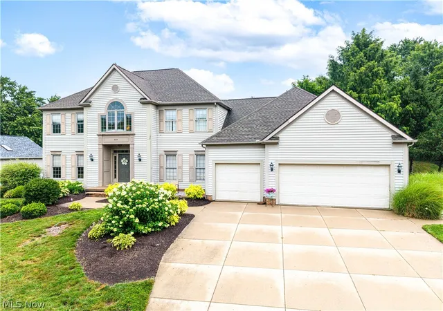 Photo 1 of Sale Pending at 809 Adam Run Dr, Cuyahoga Falls, OH 44223 | MLS# 5230158 | Listing updated on 2026-09-04