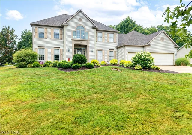 Photo 2 of Sale Pending at 809 Adam Run Dr, Cuyahoga Falls, OH 44223 | MLS# 5230158 | Listing updated on 2026-09-04