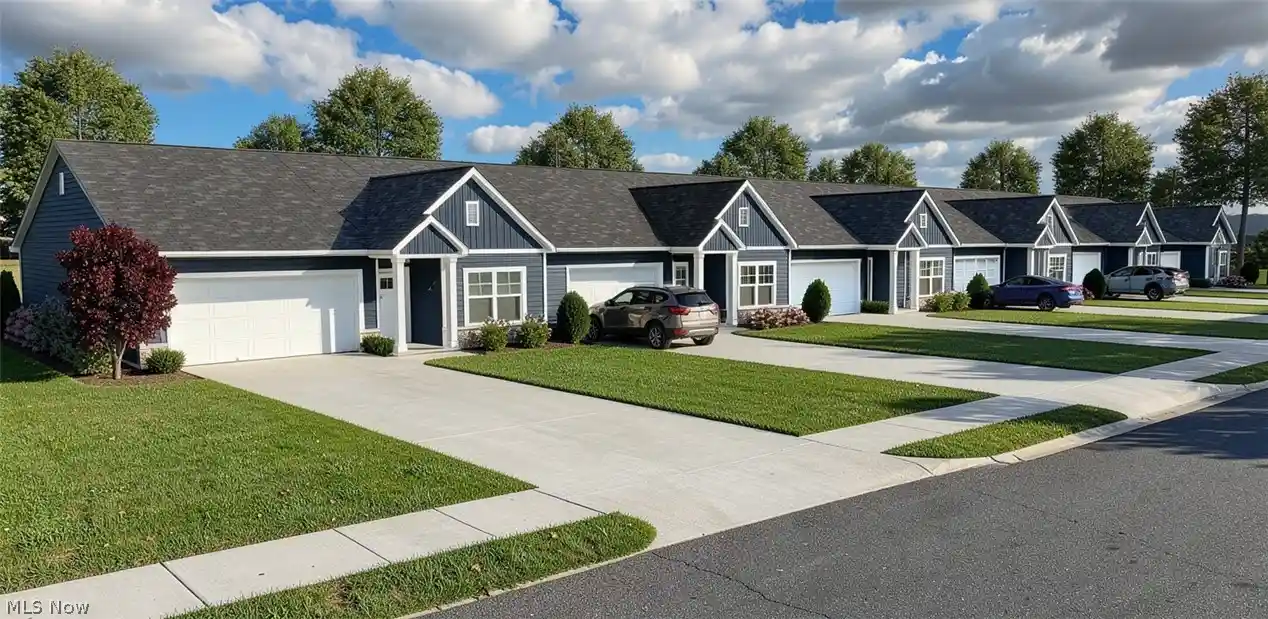 Listing Photo 1 - Condo for sale in 572 Overlook Rd located at 572 Overlook Rd, Vermilion, OH 44089 - Unit 572 Overlook Rd