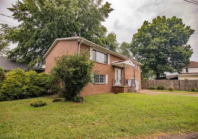 Photo 2 of Single family home for sale at 417 57th Street, Vienna, WV 26105 | MLS# 5230003 | Listing updated on 2026-09-02