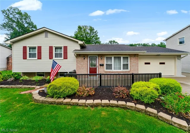 Photo 1 of Single family home for sale at 1827 Brockton Dr, Youngstown, OH 44511 | MLS# 5230458 | Listing updated on 2026-09-07