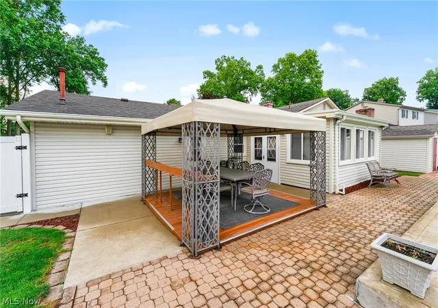 Photo 3 of Single family home for sale at 1827 Brockton Dr, Youngstown, OH 44511 | MLS# 5230458 | Listing updated on 2026-09-07