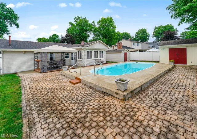 Photo 4 of Single family home for sale at 1827 Brockton Dr, Youngstown, OH 44511 | MLS# 5230458 | Listing updated on 2026-09-07