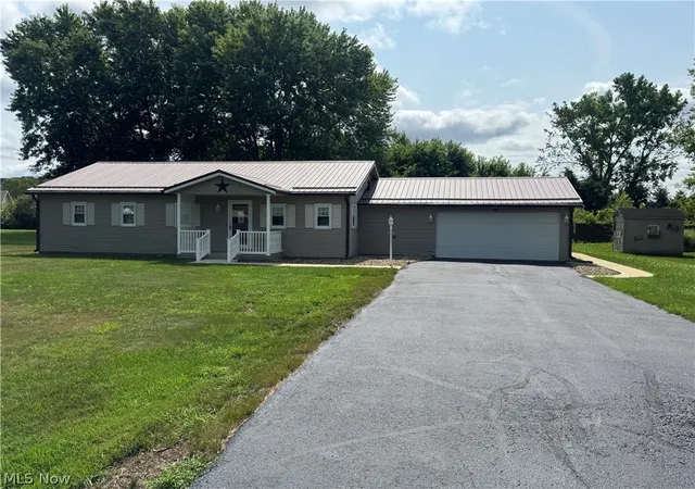 Photo 2 of Sale Pending at 6220 Southview Dr, Nashport, OH 43830 | MLS# 5230302 | Listing updated on 2026-09-04