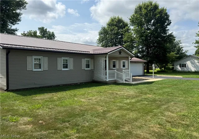 Photo 3 of Sale Pending at 6220 Southview Dr, Nashport, OH 43830 | MLS# 5230302 | Listing updated on 2026-09-04