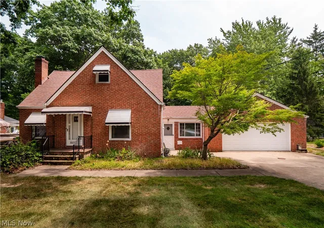 Photo 2 of Sale Pending at 6531 Bonroi Dr, Seven Hills, OH 44131 | MLS# 5230303 | Listing updated on 2026-09-08