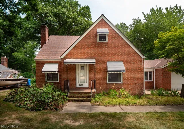 Photo 3 of Sale Pending at 6531 Bonroi Dr, Seven Hills, OH 44131 | MLS# 5230303 | Listing updated on 2026-09-08