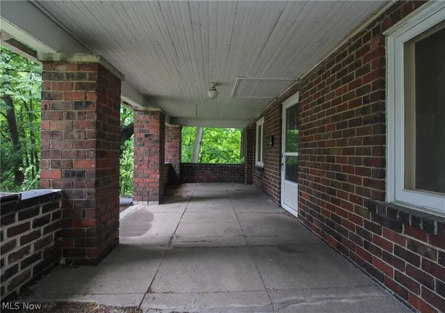 Photo 2 of Single family home for sale at 1719 Ohio Ave, Youngstown, OH 44504 | MLS# 5230690 | Listing updated on 2026-09-12