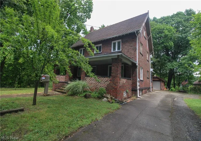 Photo 3 of Single family home for sale at 1719 Ohio Ave, Youngstown, OH 44504 | MLS# 5230690 | Listing updated on 2026-09-12