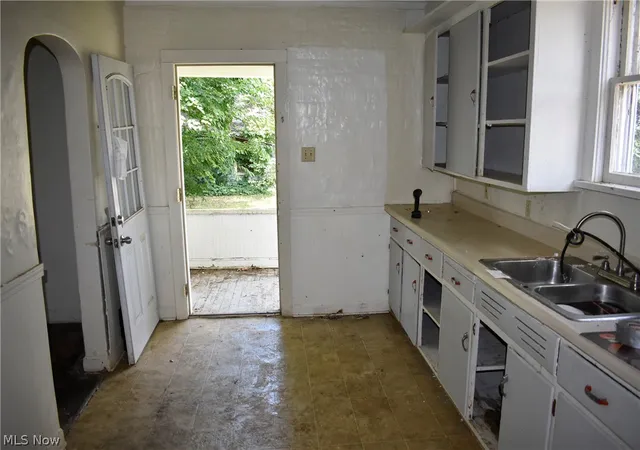 Photo 3 of Single family home for sale at 47 Lincoln Ave, East Palestine, OH 44413 | MLS# 5230800 | Listing updated on 2026-09-03