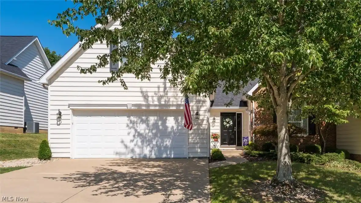 Listing Photo 1 - Condo for sale in 2958 Eagle Crest Dr located at 2958 Eagle Crest Dr, Zanesville, OH 43701 - Unit 2958 Eagle Crst Dr