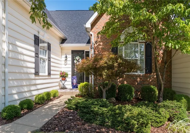 Listing Photo 4 - Condo for sale in building located at 2958 Eagle Crest Dr, Zanesville, OH 43701