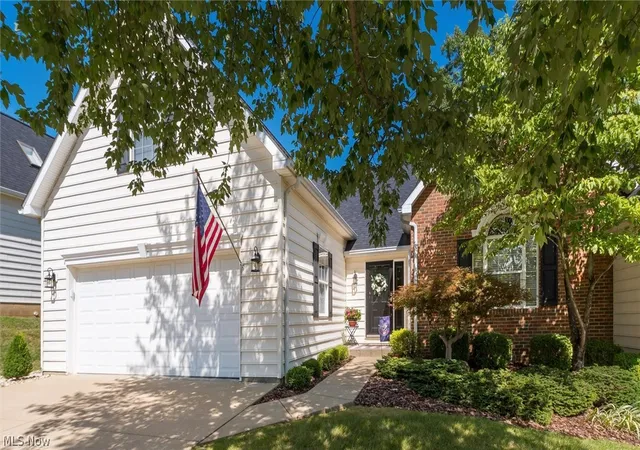 Listing Photo 5 - Condo for sale in building located at 2958 Eagle Crest Dr, Zanesville, OH 43701