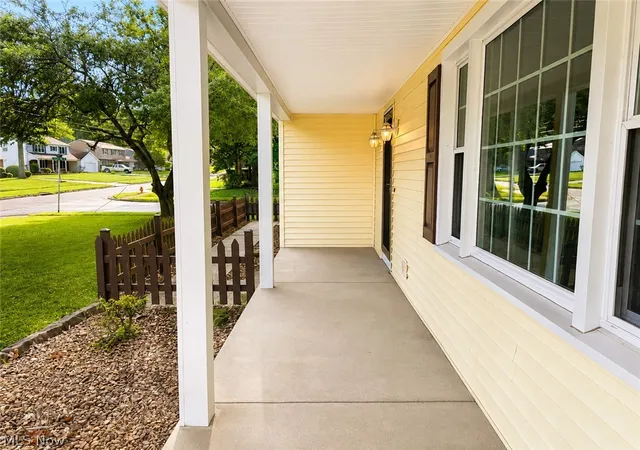 Photo 3 of Single family home for sale at 707 Oakridge Dr, Youngstown, OH 44512 | MLS# 5229937 | Listing updated on 2026-10-03