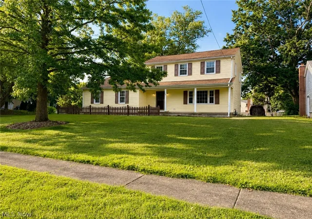 Photo 3 of Single family home for sale at 707 Oakridge Dr, Youngstown, OH 44512 | MLS# 5229937 | Listing updated on 2026-10-03