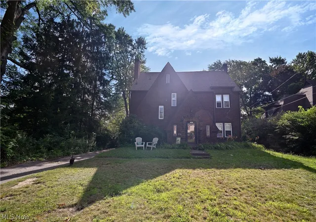 Photo 2 of Sale Pending at 2367 Selma Ave, Youngstown, OH 44504 | MLS# 5230903 | Listing updated on 2026-09-14