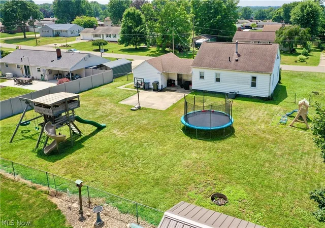 Photo 3 of Sale Pending at 420 Stuart St Nw, Massillon, OH 44646 | MLS# 5230937 | Listing updated on 2026-09-29