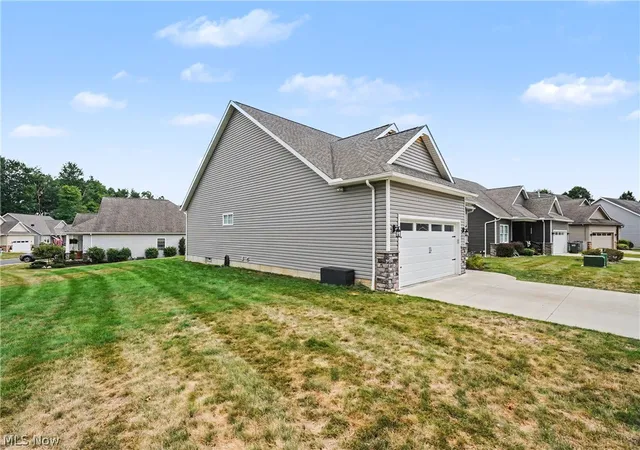 Photo 3 of Single family home for sale at 341 Alexis Ln, Canal Fulton, OH 44614 | MLS# 5230410 | Listing updated on 2026-10-01