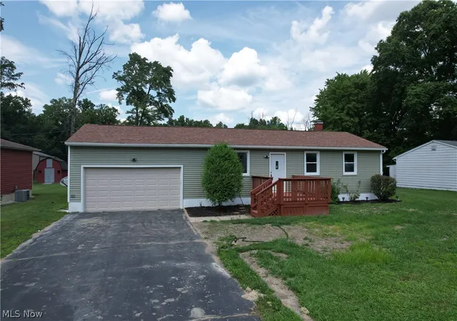 Photo 2 of Single family home for sale at 17964 Glendale Ave, Lake Milton, OH 44429 | MLS# 5229163 | Listing updated on 2026-09-03