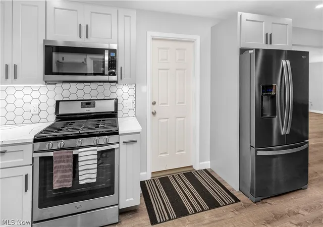 Photo 4 of Sale Pending at 17 Nepahwin Dr, Eastlake, OH 44095 | MLS# 5231068 | Listing updated on 2026-09-14