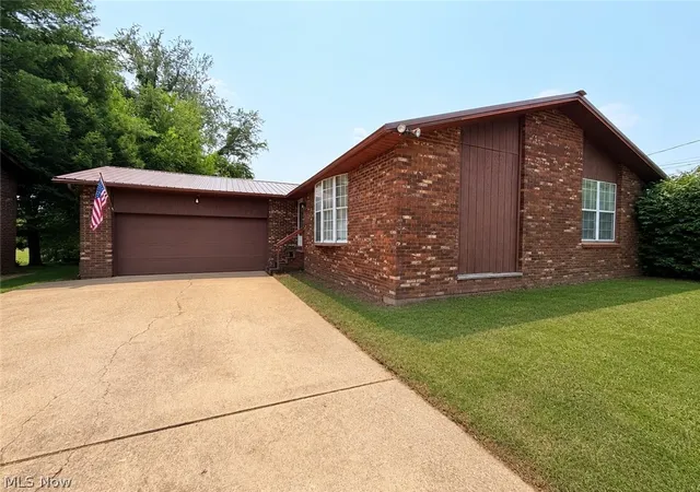 Photo 1 of Single family home for sale at 805 4th Street, Belpre, OH 45714 | MLS# 5231066 | Listing updated on 2026-09-15
