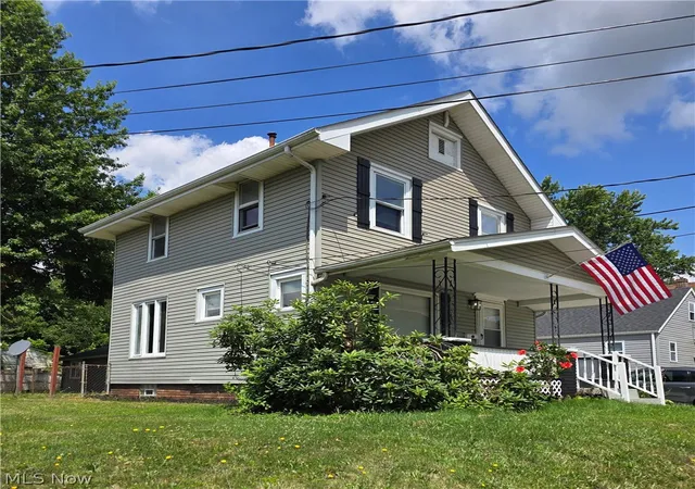 Photo 3 of Sale Pending at 2311 Maple Ave Ne, Canton, OH 44714 | MLS# 5231116 | Listing updated on 2026-09-22