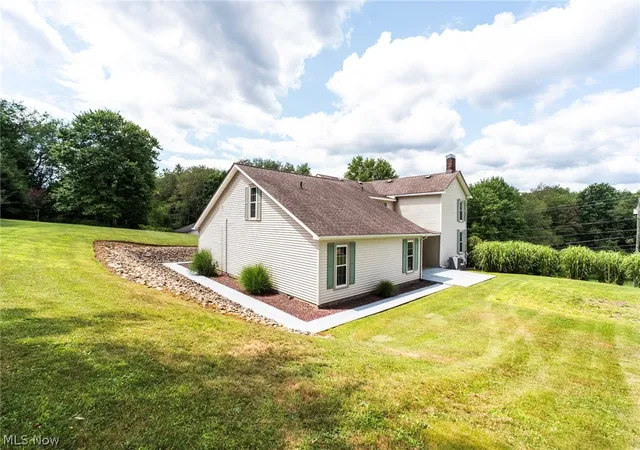 Photo 3 of Single family home for sale at 16500 Park Way, East Liverpool, OH 43920 | MLS# 5229143 | Listing updated on 2026-10-01
