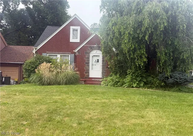 Photo 1 of Sale Pending at 428 W Midlothian Blvd, Youngstown, OH 44511 | MLS# 5229020 | Listing updated on 2026-09-05