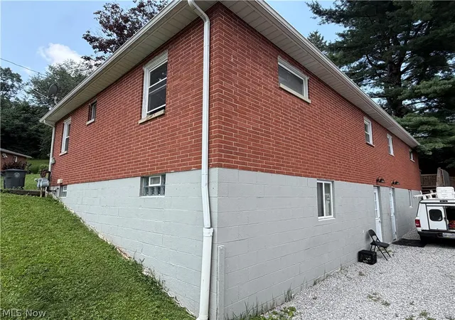 Photo 2 of Sale Pending at 279 281 Cluster Ave, Akron, OH 44305 | MLS# 5228826 | Listing updated on 2026-09-28