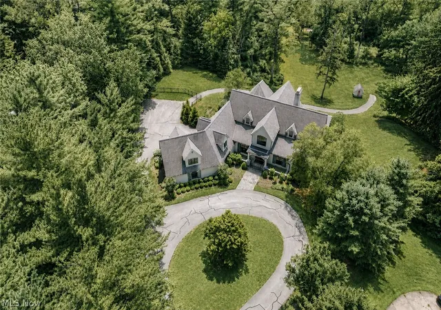Photo 3 of Mansion for sale at 33651 Lombardy Ln, Cleveland, OH 44124 | MLS# 5229460 | Listing updated on 2026-09-09