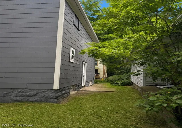 Photo 4 of Single family home for sale at 936 Ella Ct, Akron, OH 44314 | MLS# 5231216 | Listing updated on 2026-09-14