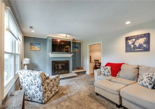Listing Photo 4 - Condo for sale in building located at 2510 Williamsburg Dr, Uniontown, OH 44685