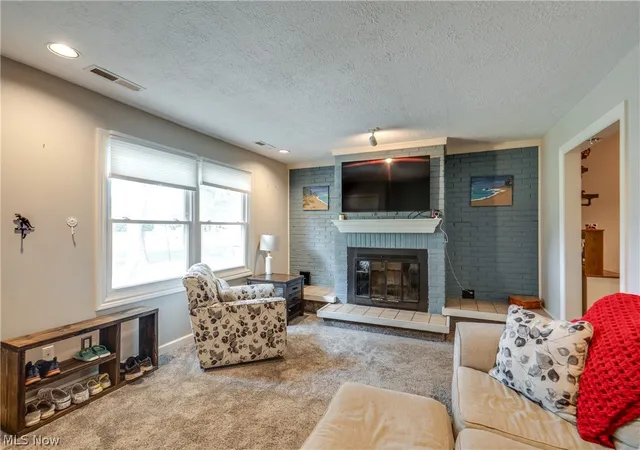 Listing Photo 5 - Condo for sale in building located at 2510 Williamsburg Dr, Uniontown, OH 44685