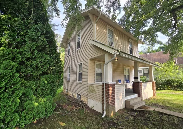 Photo 3 of Single family home for sale at 442 Poland Ave, Struthers, OH 44471 | MLS# 5229859 | Listing updated on 2026-10-06