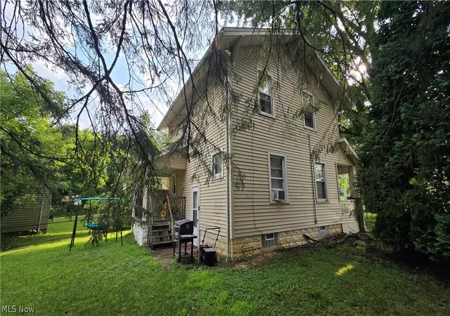 Photo 4 of Single family home for sale at 442 Poland Ave, Struthers, OH 44471 | MLS# 5229859 | Listing updated on 2026-10-06