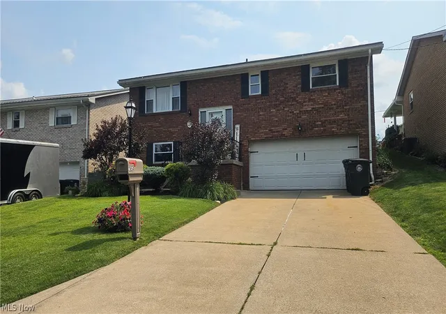 Photo 2 of Sale Pending at 2654 Lafayette Blvd, Steubenville, OH 43952 | MLS# 5222522 | Listing updated on 2026-09-14