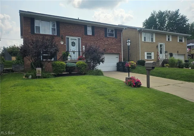 Photo 3 of Sale Pending at 2654 Lafayette Blvd, Steubenville, OH 43952 | MLS# 5222522 | Listing updated on 2026-09-14
