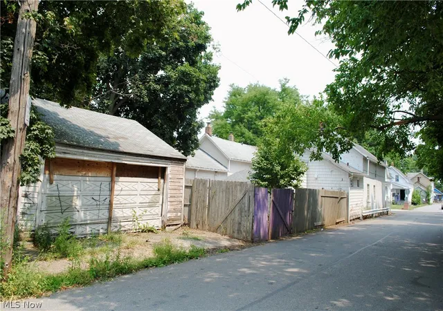 Photo 4 of Sale Pending at 3172 W 50th Street, Cleveland, OH 44102 | MLS# 5231403 | Listing updated on 2026-09-16