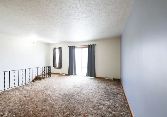 Listing Photo 4 - Condo for sale in building located at 1258 Pembrooke Dr, Salem, OH 44460 - Unit #D