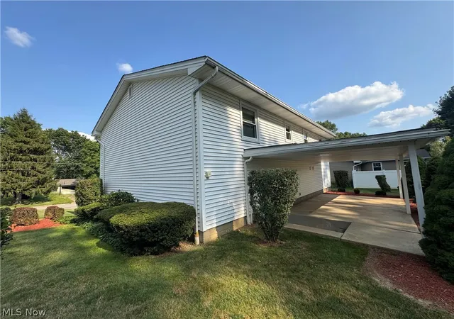 Photo 4 of Single family home for sale at 2370 Oak Tr St, Youngstown, OH 44515 | MLS# 5231535 | Listing updated on 2026-09-09
