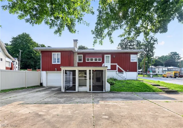 Single family home for sale at 601 Lincoln St SE, Minerva, OH 44657 | MLS# 5231173