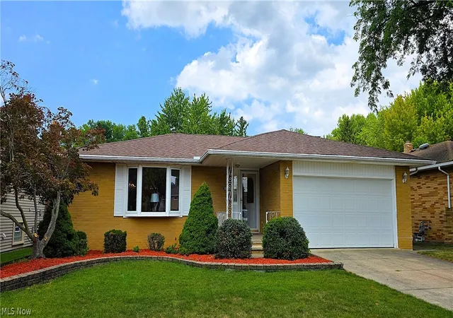 Photo 1 of Sale Pending at 11198 Gordon Dr, Cleveland, OH 44130 | MLS# 5231282 | Listing updated on 2026-09-10