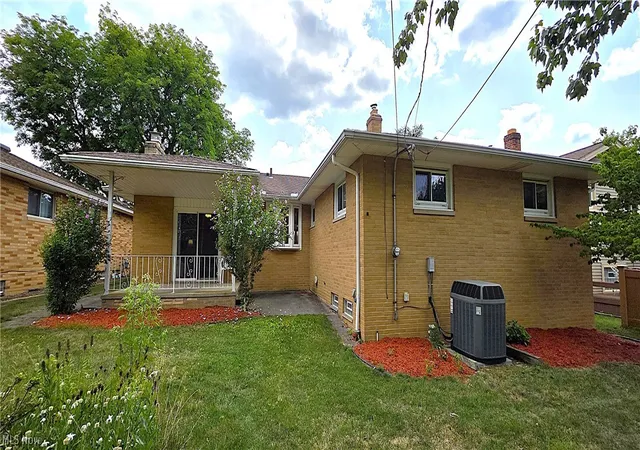 Photo 2 of Sale Pending at 11198 Gordon Dr, Cleveland, OH 44130 | MLS# 5231282 | Listing updated on 2026-09-10