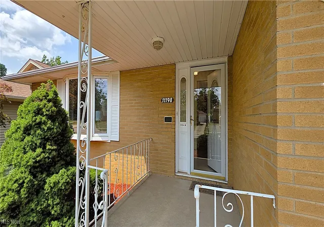 Photo 4 of Sale Pending at 11198 Gordon Dr, Cleveland, OH 44130 | MLS# 5231282 | Listing updated on 2026-09-10