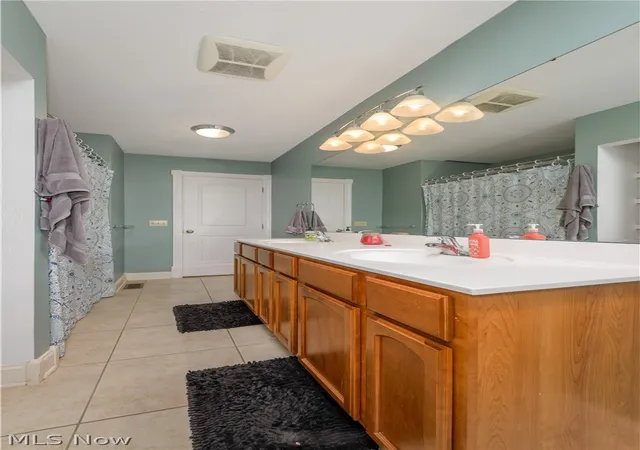 Listing Photo 5 - Condo for sale in building located at 3721 Old Hickory Ave NW, Canton, OH 44718