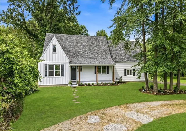 Photo 1 of Sale Pending at 836 School St, Hubbard, OH 44425 | MLS# 5230199 | Listing updated on 2026-09-24