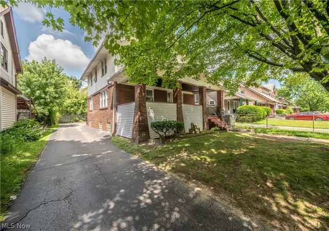 Photo 3 of Multi family home for sale at 626 Woodbine Ave Se, Warren, OH 44483 | MLS# 5227301 | Listing updated on 2026-09-29